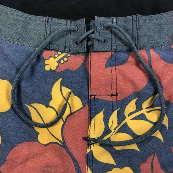 Quiksilver Flowah Powah Board Shorts Men's 34 EUC - Picture 6 of 12